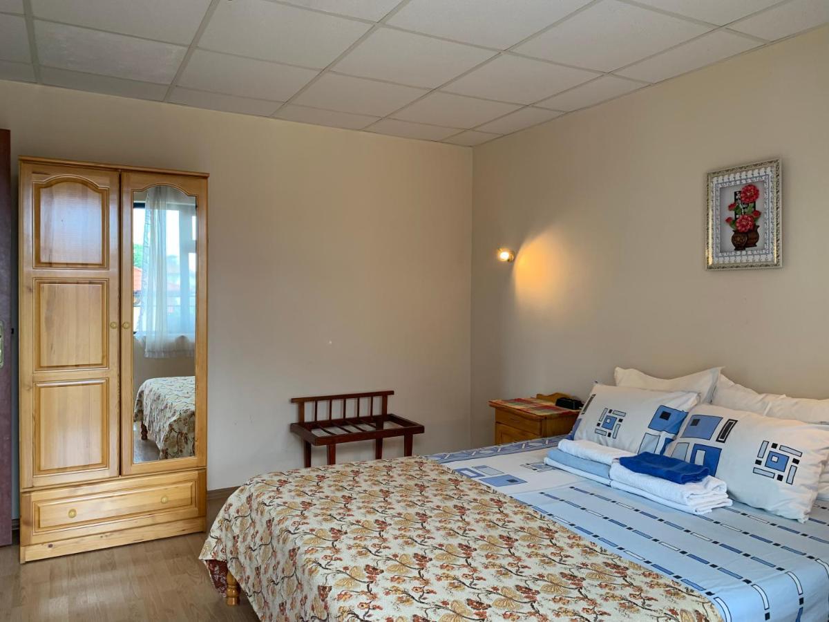 Guest House “Olesya” Obzor Bagian luar foto